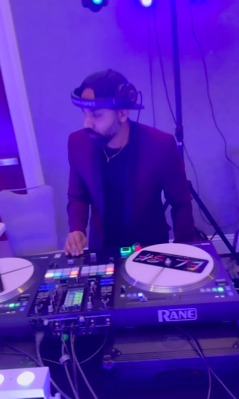 DJ