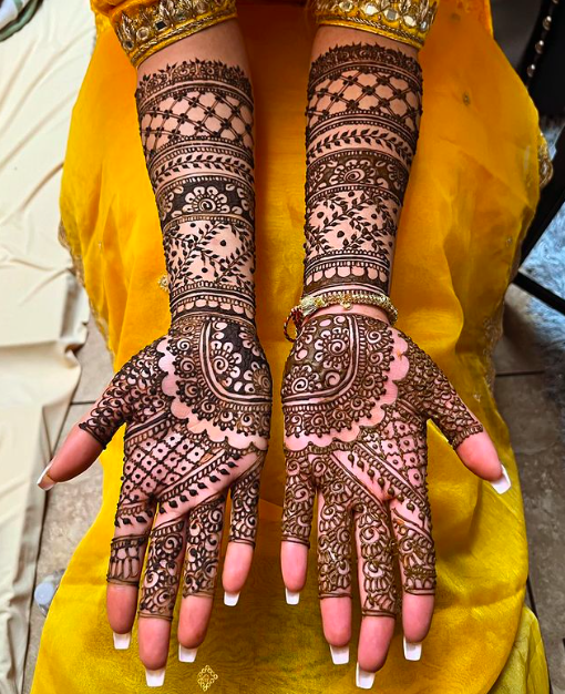 Heena Riwaaz - Mehndi Artists