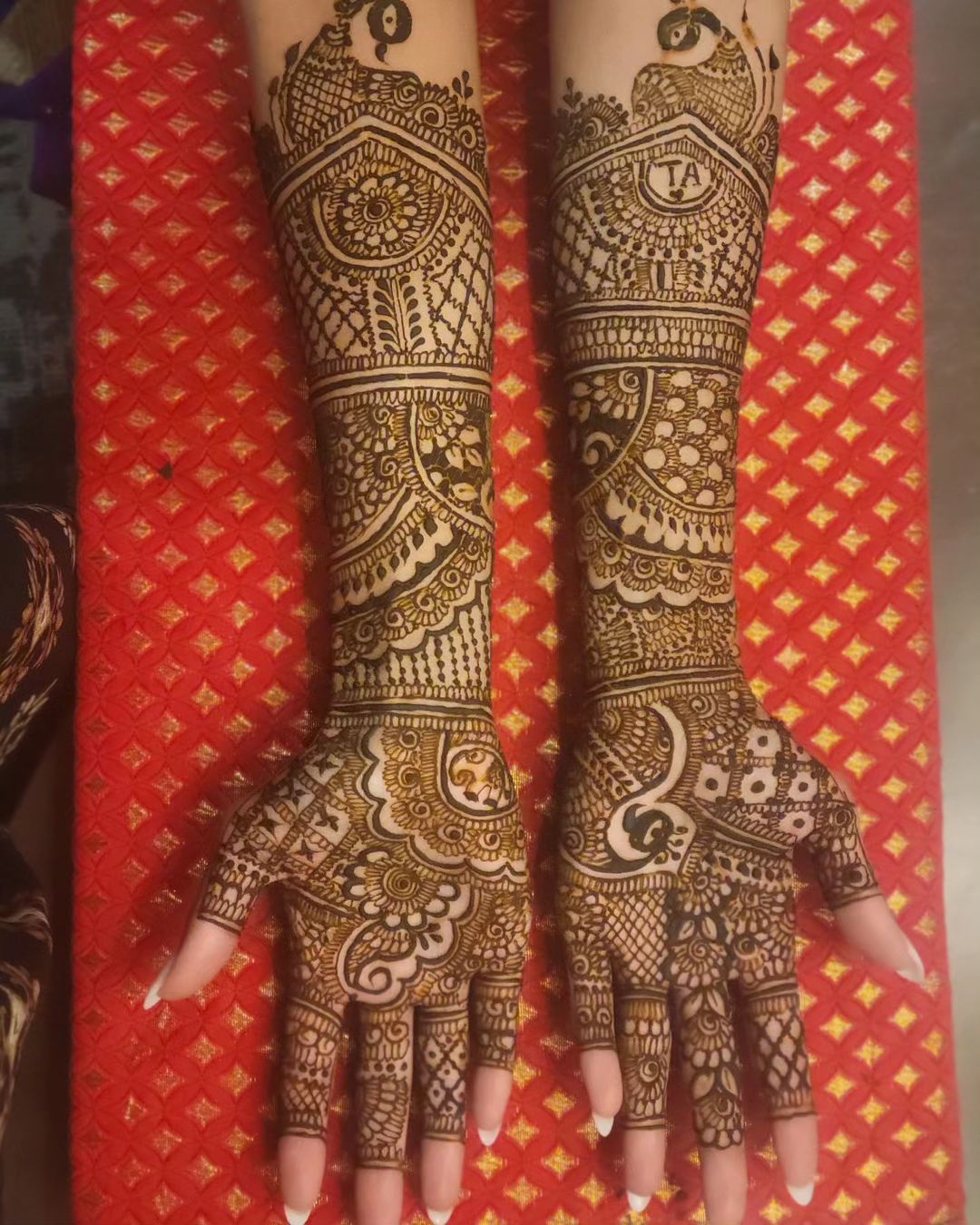 Nikki Karimi Henna Artist