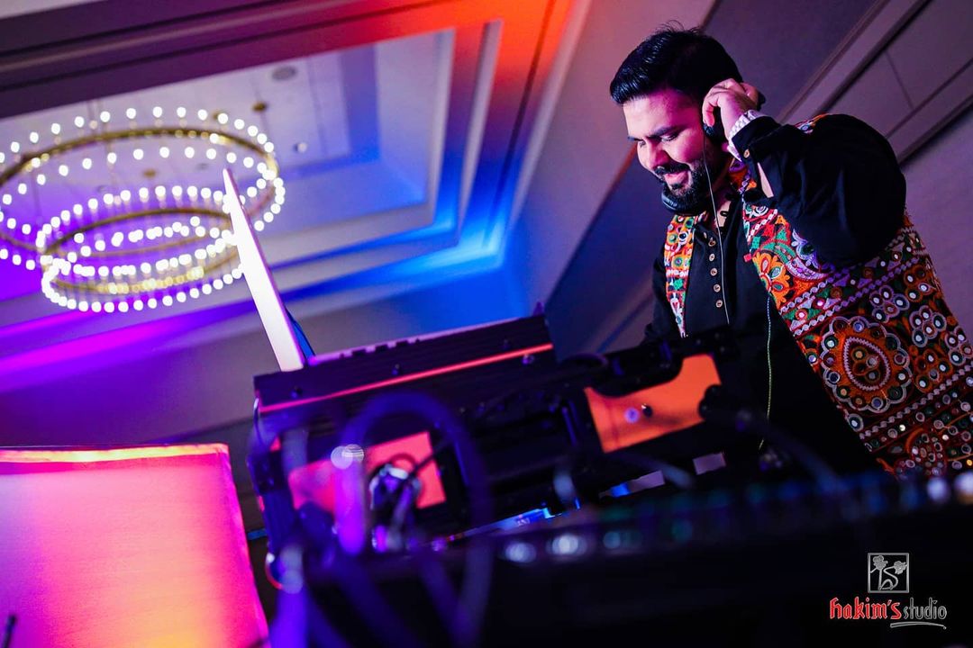 Ur Boi DJ VJ